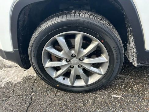 Used 2018 Jeep Cherokee Limited image 8