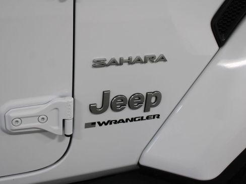 Used 2024 Jeep Wrangler Sahara image 12