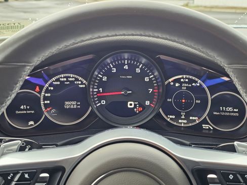 Used 2018 Porsche Panamera 4 image 18