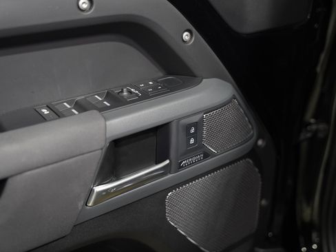 Used 2023 Land Rover Defender 110 X-Dynamic SE AWD/4WD image 36