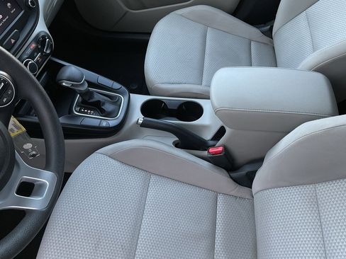 Used 2025 Kia Soul LX w/ LX Technology Package image 33