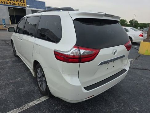 Used 2020 Toyota Sienna Limited Premium FWD image 3