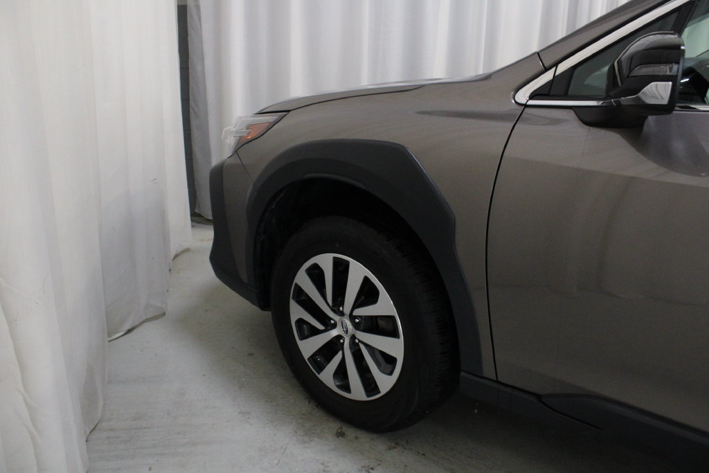 Used 2024 Subaru Outback Premium AWD/4WD image 31