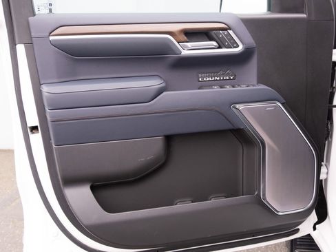 Used 2023 Chevrolet Silverado 1500 High Country w/ Technology Package image 15