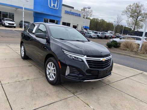 Used 2023 Chevrolet Equinox LT image 2