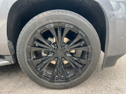 Used 2018 Cadillac Escalade Luxury AWD/4WD image 18