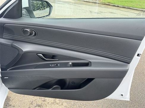 New 2025 Hyundai Elantra Limited image 13