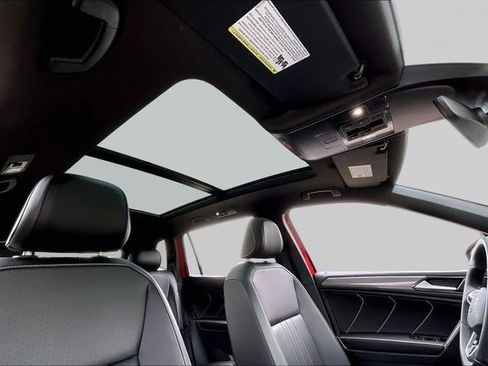 Used 2024 Volkswagen Tiguan SE R-Line image 19