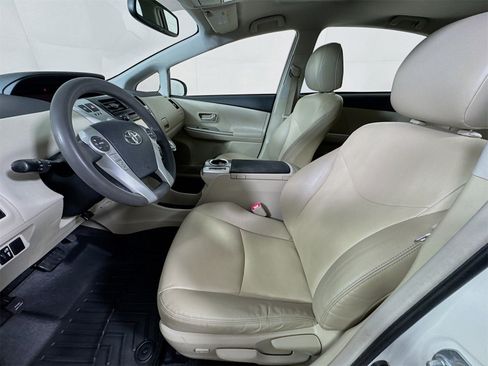 Used 2012 Toyota Prius V Five image 18