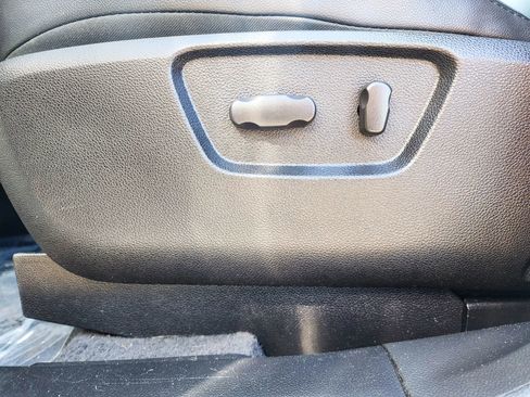 Used 2014 Chevrolet Captiva Sport LT w/ Convenience Package image 25