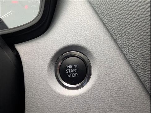 Used 2025 Toyota Corolla SE image 11