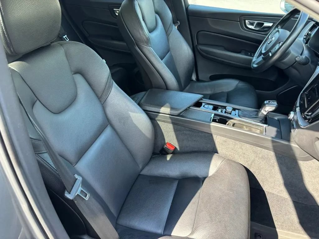 Used 2020 Volvo XC60 T5 Momentum w/ Protection Package Premier AWD/4WD image 20