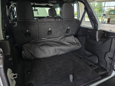 Used 2023 Jeep Wrangler Unlimited Sport AWD/4WD image 16