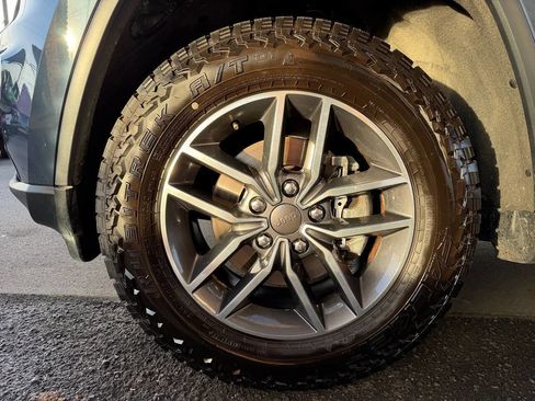 Used 2019 Jeep Grand Cherokee Limited w/ Luxury Group II image 11