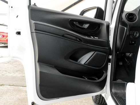 Used 2023 Mercedes-Benz Metris image 35