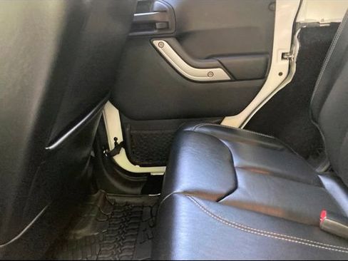 Used 2017 Jeep Wrangler Unlimited Sahara w/ Dual Top Group AWD/4WD image 24