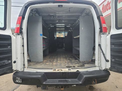 Used 2017 GMC Savana 2500 Extended image 21