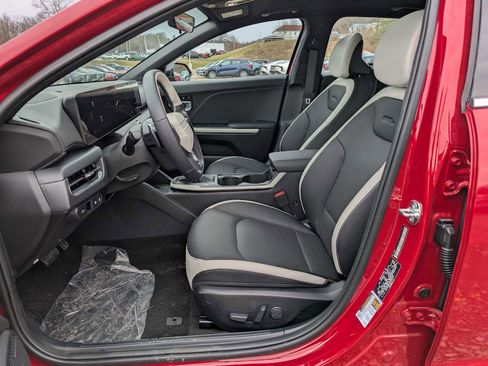 New 2025 Kia K4 GT-Line w/ GT-Line Premium Package FWD image 4