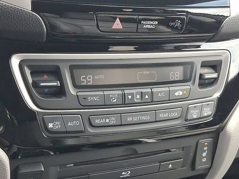 Used 2016 Honda Pilot Touring image 12