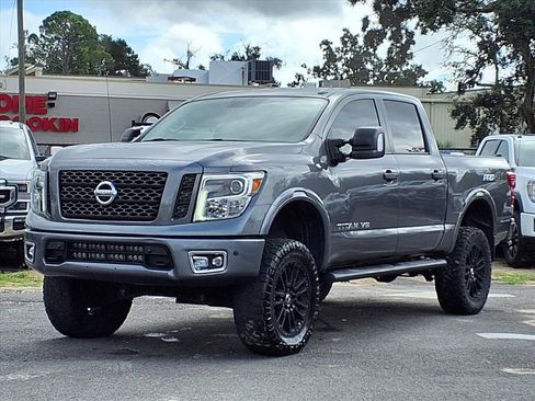 Used 2019 Nissan Titan PRO-4X w/ Pro-4x Convenience Package image 3