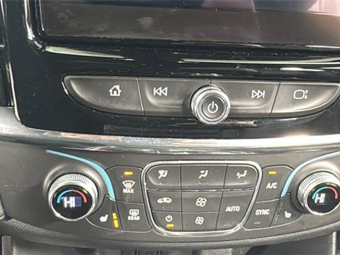 Used 2023 Chevrolet Traverse LT image 29