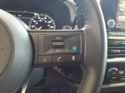 Used 2025 Nissan Pathfinder SV AWD/4WD image 16