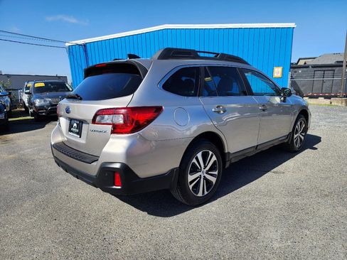 Used 2018 Subaru Outback 2.5i Limited AWD/4WD image 3