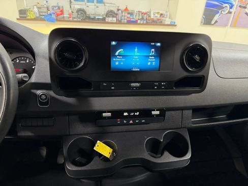 Used 2020 Mercedes-Benz Sprinter 2500 image 37