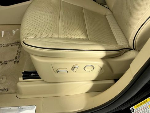 Used 2024 Cadillac Escalade Premium Luxury RWD image 13