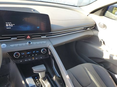 Used 2025 Hyundai Elantra SEL FWD image 26