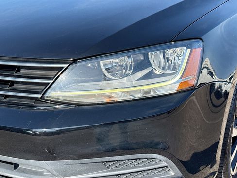 Used 2017 Volkswagen Jetta SE image 9