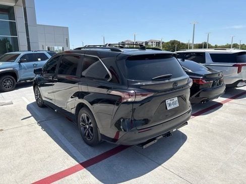 Used 2024 Toyota Sienna XLE Woodland Edition AWD/4WD image 6