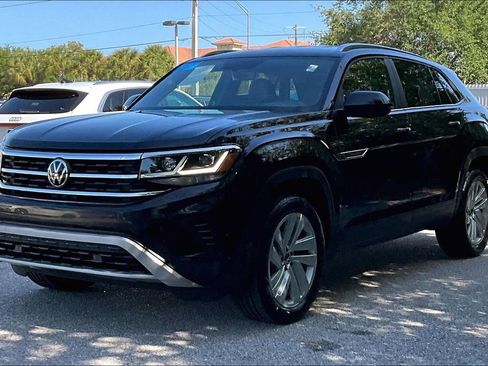 Certified 2023 Volkswagen Atlas Cross Sport SE FWD image 9