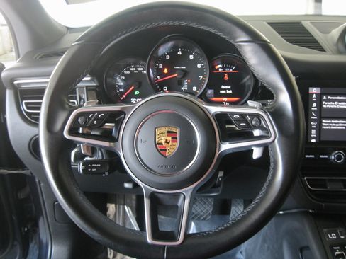 Used 2021 Porsche Macan image 16