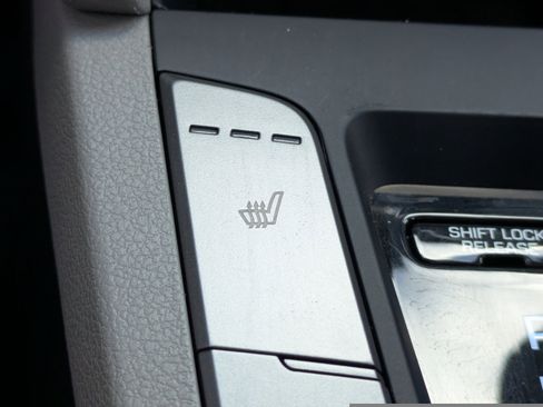 Used 2020 Hyundai Elantra Limited image 26