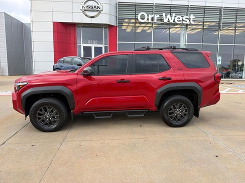 Used 2025 Toyota 4Runner SR5 AWD/4WD image 2