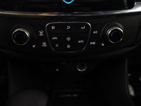 Used 2023 Chevrolet Traverse LT image 48