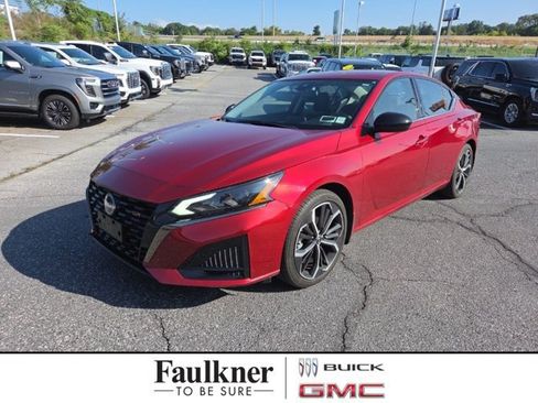 Used 2023 Nissan Altima 2.5 SR FWD image 1