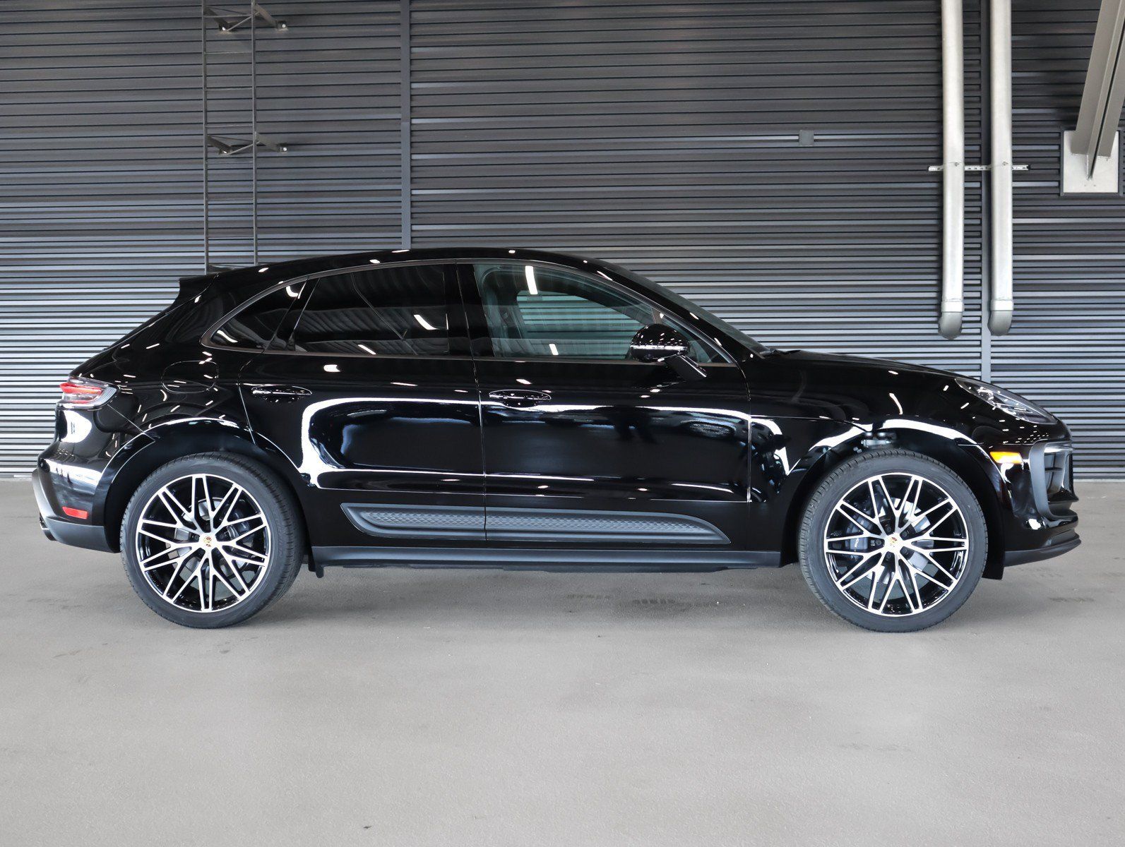 Used 2026 Porsche Macan AWD/4WD image 11