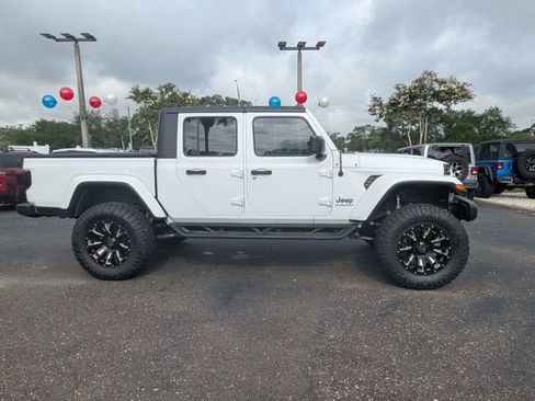 Used 2020 Jeep Gladiator Overland AWD/4WD image 2