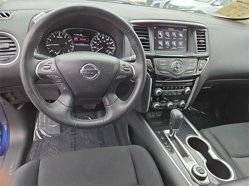 Used 2019 Nissan Pathfinder SV image 34