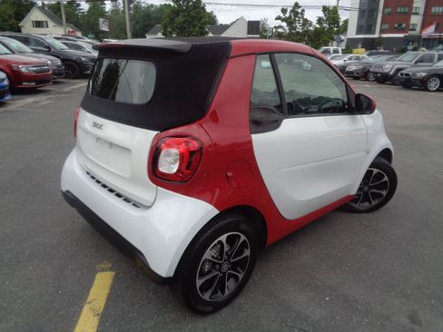 Used 2017 smart fortwo passion RWD image 2