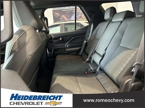 Used 2025 Toyota 4Runner TRD Off-Road Premium AWD/4WD image 12