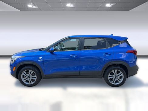 Used 2021 Kia Seltos LX AWD/4WD image 2