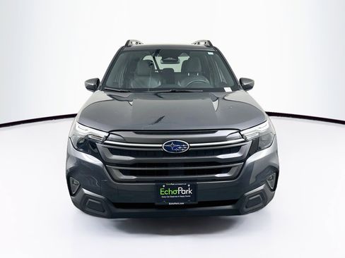 Used 2025 Subaru Forester Premium AWD/4WD image 2