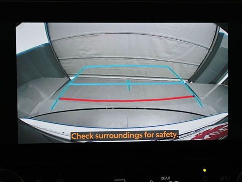 Used 2023 Toyota Highlander XLE image 12