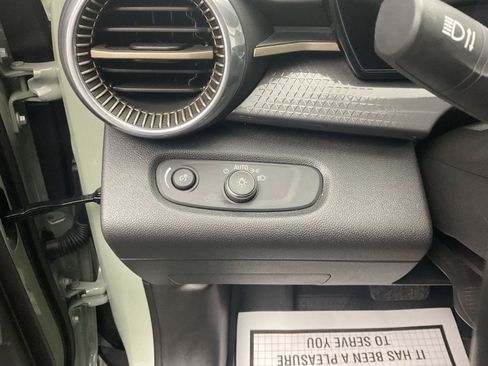 Certified 2025 Chevrolet Trax ACTIV FWD image 13