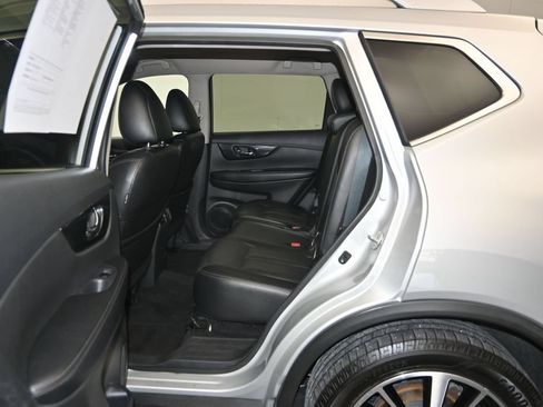 Used 2019 Nissan Rogue SL FWD image 23