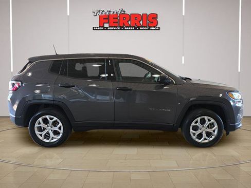 Used 2024 Jeep Compass Sport AWD/4WD image 4