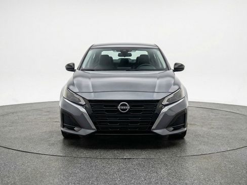 Used 2025 Nissan Altima 2.5 SV image 2